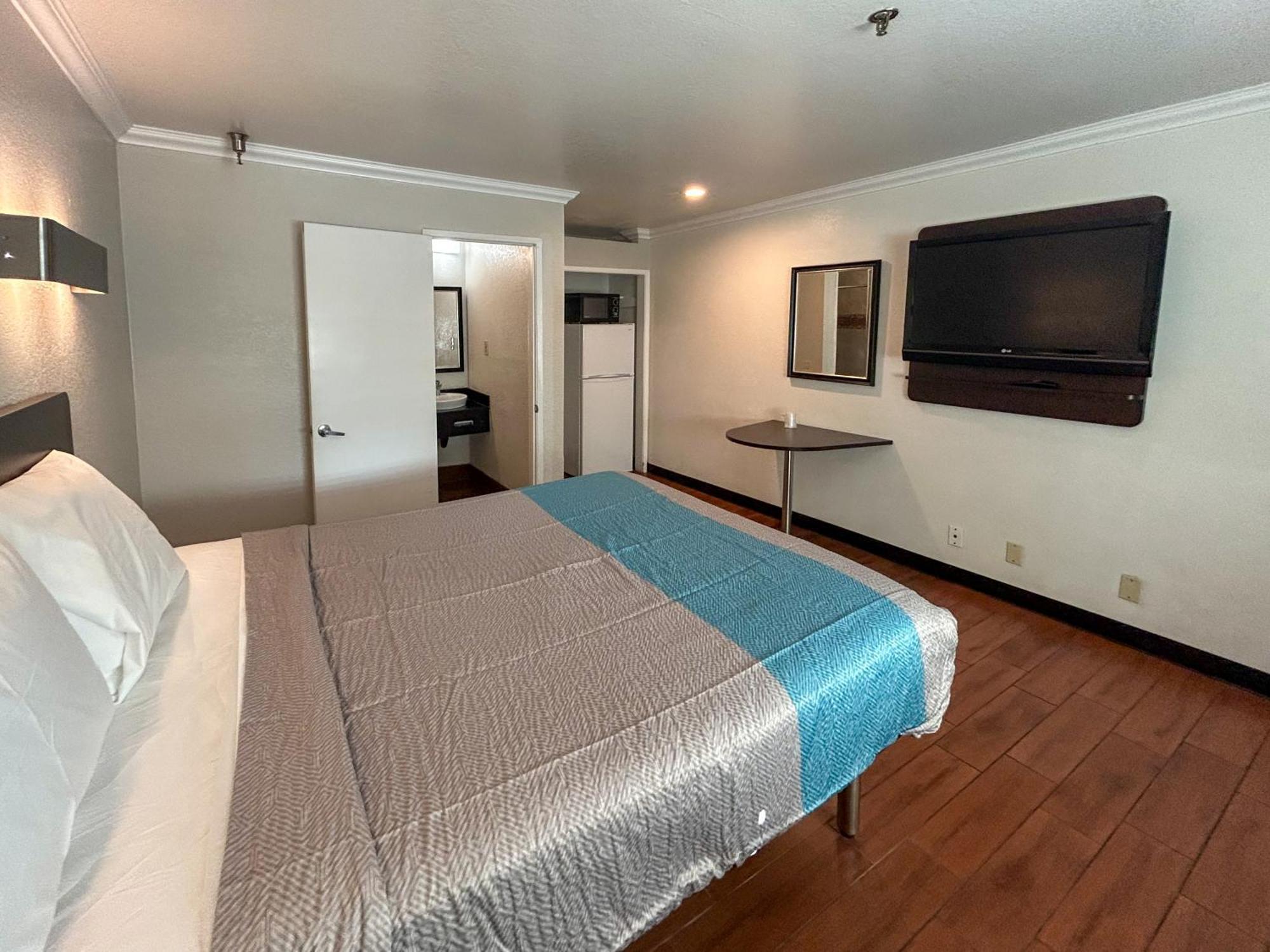 6-ontario, Ca - Convention Center - Airport 3*