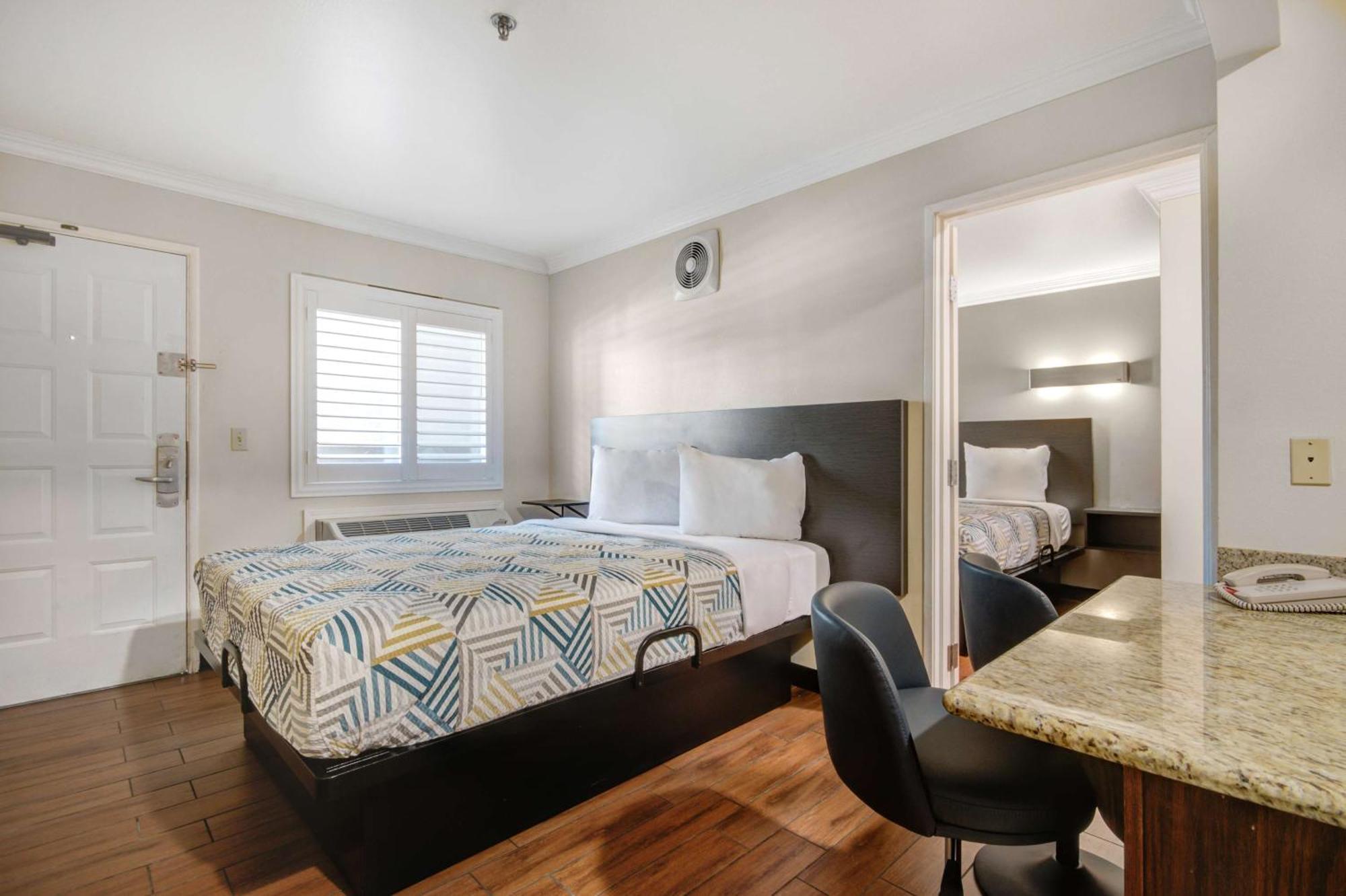 Hotel 6-ontario, Ca - Convention Center - Airport 3*
