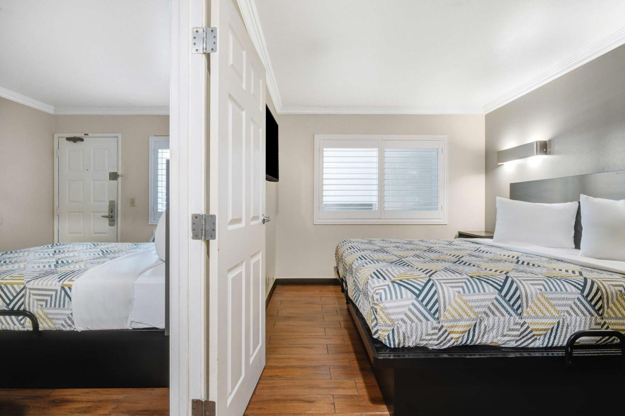 6-ontario, Ca - Convention Center - Airport Hotel 3*