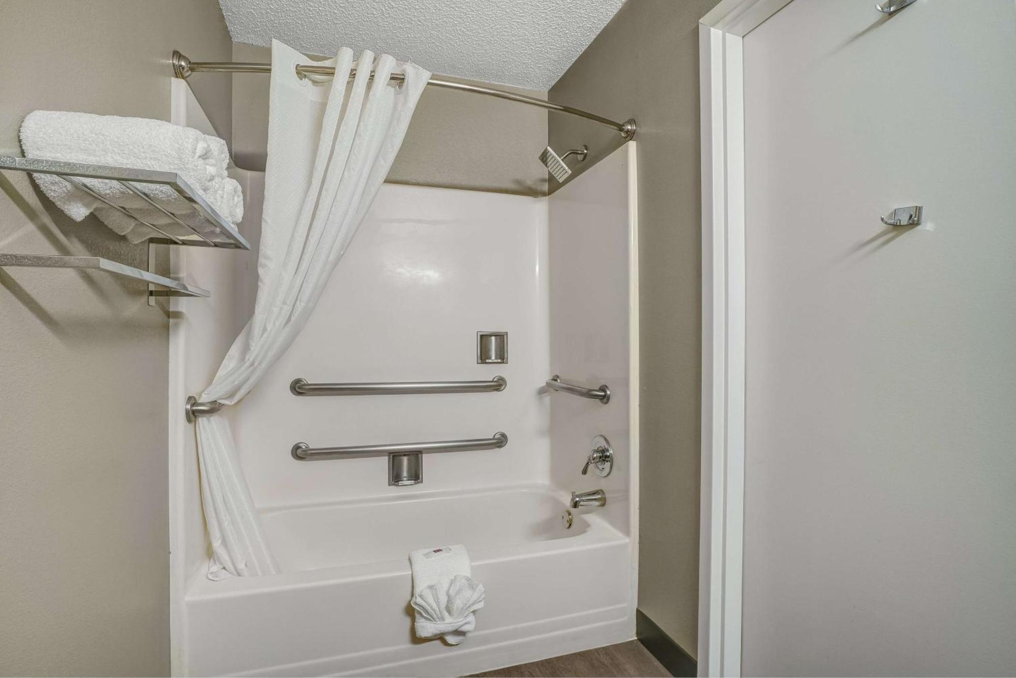 6-ontario, Ca - Convention Center - Airport Hotel