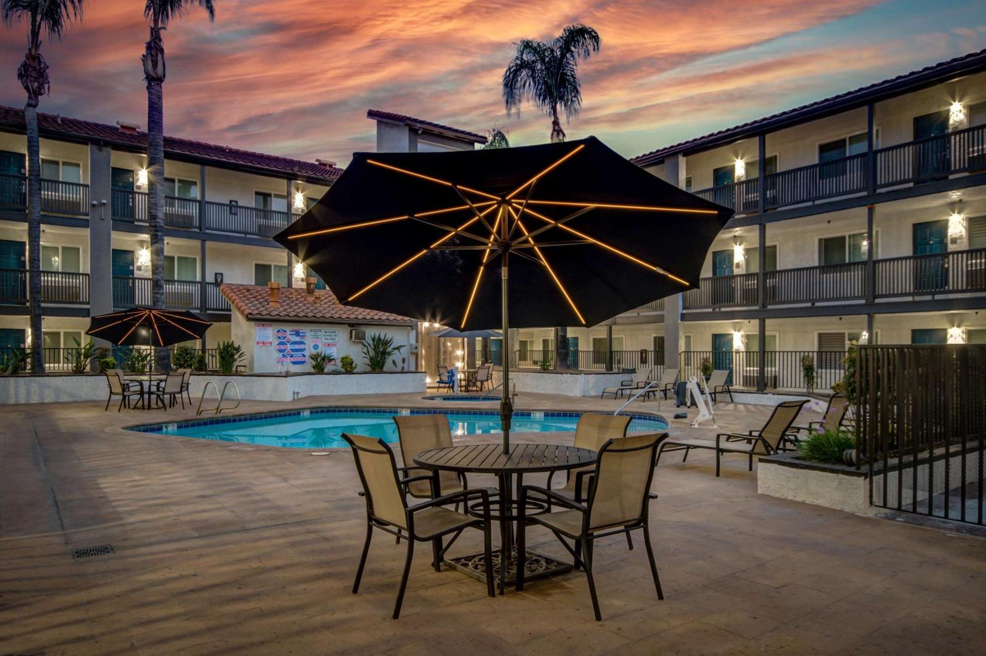 6-ontario, Ca - Convention Center - Airport Hotel 3*